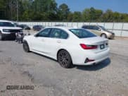 ✅ 2019 BMW 3 Series 330i • VIN: 3MW5R1J57K8A05701 • Lot: 43247679. Wystawiony na IAAI z przebiegiem 73 534 mil. Bezpłatny archiwum sprzedaży aukcyjnych z USA i szczegółowy raport historii pojazdu na DreamBid. Zdjęcie 3.