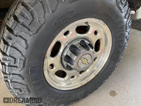 ✅ 2007 Chevrolet Silverado 2500HD Work Truck • VIN: 1GCHK29UX7E120996 • Lot: 42493960. Wystawiony na IAAI z przebiegiem 178 652 mil. Bezpłatny archiwum sprzedaży aukcyjnych z USA i szczegółowy raport historii pojazdu na DreamBid. Zdjęcie 1.