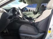 ✅ 2021 Toyota RAV4 Hybrid XLE • VIN: JTMRWRFV5MD132070 • Lot: 85408385. Wystawiony na Copart z przebiegiem 104 651 mil. Bezpłatny archiwum sprzedaży aukcyjnych z USA i szczegółowy raport historii pojazdu na DreamBid. Zdjęcie 7.