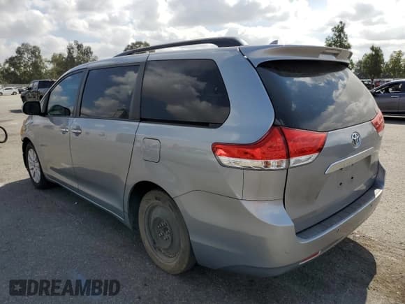 ✅ 2013 Toyota Sienna XLE AAS • VIN: 5TDYK3DC6DS371279 • Lot: 80127505. Wystawiony na Copart z przebiegiem 137 003 mil. Bezpłatny archiwum sprzedaży aukcyjnych z USA i szczegółowy raport historii pojazdu na DreamBid. Zdjęcie 2.
