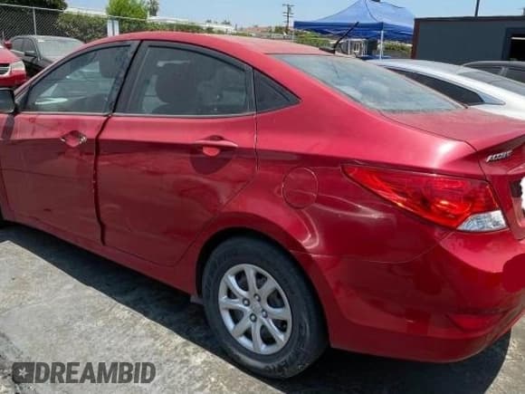 ✅ 2013 Hyundai Accent GLS • VIN: KMHCT4AEXDU356150 • Lot: 47502275. Wystawiony na Copart z przebiegiem 144 114 mil. Bezpłatny archiwum sprzedaży aukcyjnych z USA i szczegółowy raport historii pojazdu na DreamBid. Zdjęcie 3.