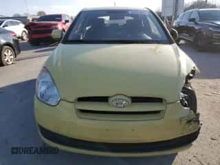 2010 Hyundai Accent GS z VIN KMHCM3AC2AU179174, wystawiony jako Copart lot #83001034 z przebiegiem 116 010 mil mil oraz Szkoda całkowita • Salvage title. Historia ofert i sprzedaży dostępna na DreamBid. Obrazek 5.