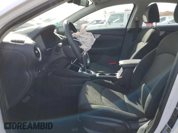 ✅ 2022 Kia Forte LXS • VIN: 3KPF24AD7NE428093 • Lot: 90480115. Listed on Copart with 17,815 mi. Free auction sales archive from the USA and detailed vehicle history report at DreamBid. Image 7.