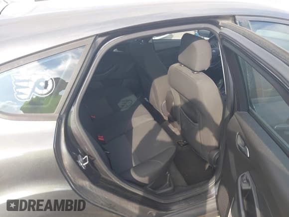 ✅ 2016 Ford Focus SE • VIN: 1FADP3K28GL201222 • Lot: 43624824. Wystawiony na IAAI z przebiegiem 178 989 mil. Bezpłatny archiwum sprzedaży aukcyjnych z USA i szczegółowy raport historii pojazdu na DreamBid. Zdjęcie 8.