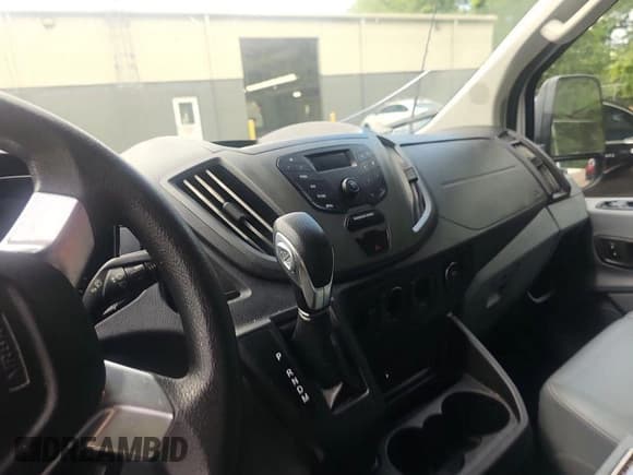 ✅ 2018 Ford Transit • VIN: 1FTYE1CM0JKB31086 • Lot: 42566600. Wystawiony na IAAI z przebiegiem 198 833 mil. Bezpłatny archiwum sprzedaży aukcyjnych z USA i szczegółowy raport historii pojazdu na DreamBid. Zdjęcie 1.