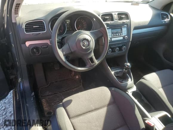 ✅ 2010 Volkswagen Golf • VIN: WVWAB7AJ7AW385375 • Lot: 82264905. Listed on Copart with 204,314 mi. Free auction sales archive from the USA and detailed vehicle history report at DreamBid. Image 8.