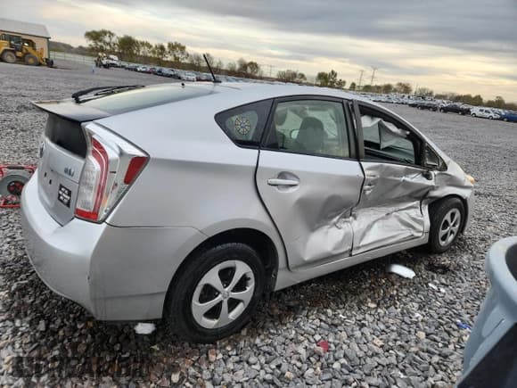 ✅ 2015 Toyota Prius Two • VIN: JTDKN3DU9F0416680 • Lot: 91820505. Listed on Copart with 172,157 mi. Free auction sales archive from the USA and detailed vehicle history report at DreamBid. Image 3.
