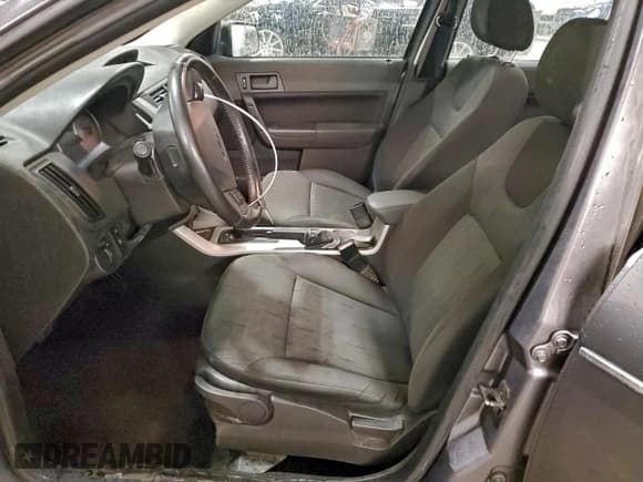 ✅ 2009 Ford Focus SE • VIN: 1FAHP35N49W117195 • Lot: 94369645. Wystawiony na Copart z przebiegiem 211 475 mil. Bezpłatny archiwum sprzedaży aukcyjnych z USA i szczegółowy raport historii pojazdu na DreamBid. Zdjęcie 7.