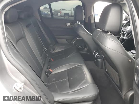 ✅ 2019 Alfa Romeo Giulia • VIN: ZARFAMAN1K7608649 • Lot: 90803475. Listed on Copart with 59,320 mi. Free auction sales archive from the USA and detailed vehicle history report at DreamBid. Image 10.