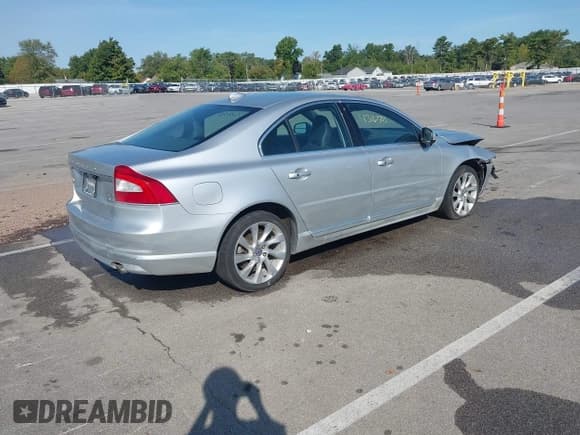 ✅ 2015 Volvo S80 • VIN: YV1902MK8F1190528 • Lot: 43167705. Listed on IAAI with 131,109 mi. Free auction sales archive from the USA and detailed vehicle history report at DreamBid. Image 4.