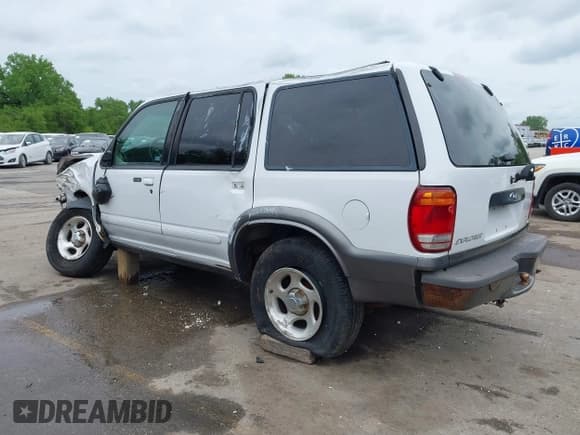✅ 2001 Ford Explorer XLT • VIN: 1FMZU73E11ZA03915 • Лот: 42104076. Опубликован ранее на IAAI с пробегом 117 034 миль. Бесплатный доступ к архиву аукционных продаж из США и подробный отчёт об истории автомобиля на DreamBid. Изображение 3.