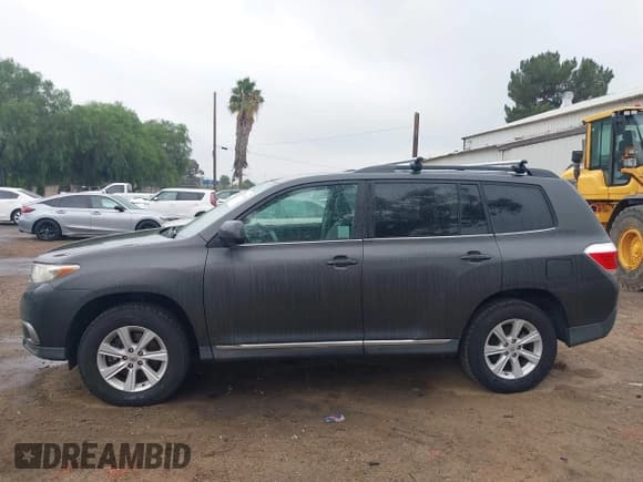 ✅ 2012 Toyota Highlander SE • VIN: 5TDZA3EH9CS024514 • Lot: 43711438. Listed on IAAI with 203,817 mi. Free auction sales archive from the USA and detailed vehicle history report at DreamBid. Image 14.
