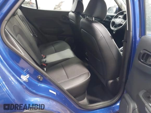 ✅ 2024 Hyundai Venue SEL • VIN: KMHRC8A3XRU299388 • Lot: 42155918. Listed on IAAI with 2,626 mi. Free auction sales archive from the USA and detailed vehicle history report at DreamBid. Image 8.