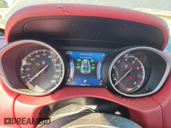 ✅ 2017 Maserati Levante S • VIN: ZN661YUS8HX224541 • Lot: 86409635. Wystawiony na Copart z przebiegiem 84 065 mil. Bezpłatny archiwum sprzedaży aukcyjnych z USA i szczegółowy raport historii pojazdu na DreamBid. Zdjęcie 9.