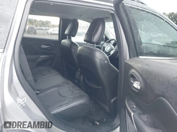 ✅ 2019 Jeep Cherokee Limited • VIN: 1C4PJMDX8KD394269 • Lot: 43468060. Wystawiony na IAAI z przebiegiem 77 829 mil. Bezpłatny archiwum sprzedaży aukcyjnych z USA i szczegółowy raport historii pojazdu na DreamBid. Zdjęcie 8.