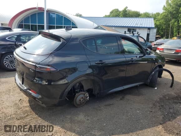 2024 Dodge Hornet R/T z VIN ZACPDFCWXR3A28795, wystawiony jako Copart lot #60538165 z przebiegiem Nie podano mil oraz Czysty tytuł • Clean title. Historia ofert i sprzedaży dostępna na DreamBid. Obrazek 3.