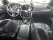 ✅ 2018 Chrysler 300 Touring • VIN: 2C3CCARG5JH309135 • Lot: 45950885. Wystawiony na Copart z przebiegiem Nie podano. Bezpłatny archiwum sprzedaży aukcyjnych z USA i szczegółowy raport historii pojazdu na DreamBid. Zdjęcie 8.