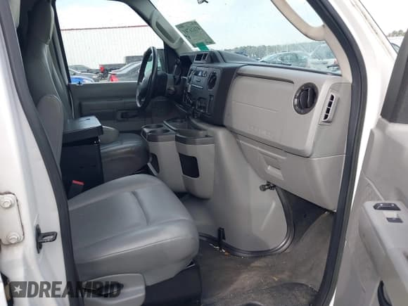 ✅ 2013 Ford Econoline Cargo Commercial • VIN: 1FTNE2EL2DDA97948 • Lot: 41616701. Listed on IAAI with 199,739 mi. Free auction sales archive from the USA and detailed vehicle history report at DreamBid. Image 5.