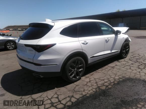 ✅ 2024 Acura MDX w/A-Spec Package • VIN: 5J8YE1H01RL017272 • Lot: 41402992. Wystawiony na IAAI z przebiegiem 26 877 mil. Bezpłatny archiwum sprzedaży aukcyjnych z USA i szczegółowy raport historii pojazdu na DreamBid. Zdjęcie 4.