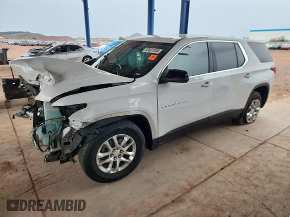 ✅ 2021 Chevrolet Traverse LS • VIN: 1GNERFKW4MJ172927 • Lot: 82407245. Wystawiony na Copart z przebiegiem 30 478 mil. Bezpłatny archiwum sprzedaży aukcyjnych z USA i szczegółowy raport historii pojazdu na DreamBid. Zdjęcie 1.