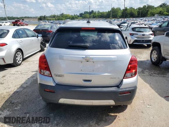 2016 Chevrolet Trax LT z VIN 3GNCJLSB2GL238138, wystawiony jako Copart lot #63452885 z przebiegiem Nie podano mil oraz Nie do naprawy • Non repairable. Historia ofert i sprzedaży dostępna na DreamBid. Obrazek 6.