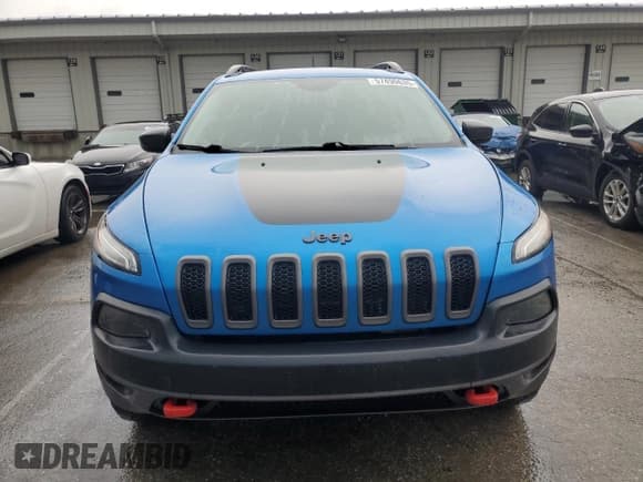 ✅ 2017 Jeep Cherokee Trailhawk • VIN: 1C4PJMBS1HW648716 • Lot: 57490635. Listed on Copart with 94,983 mi. Free auction sales archive from the USA and detailed vehicle history report at DreamBid. Image 5.