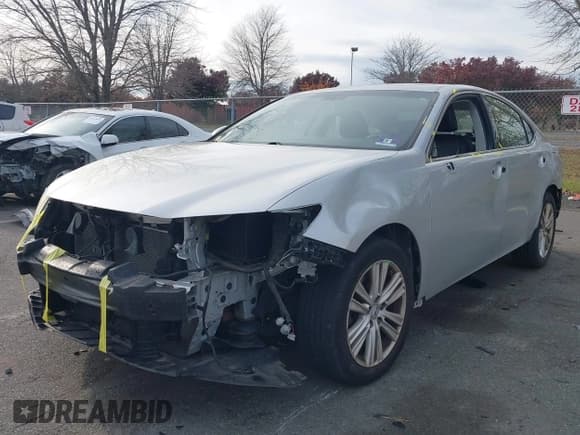 ✅ 2013 Lexus ES 250 • VIN: JTHBK1GG3D2035460 • Лот: 43647704. Опубликован ранее на IAAI с пробегом 156 154 миль. Бесплатный доступ к архиву аукционных продаж из США и подробный отчёт об истории автомобиля на DreamBid. Изображение 2.