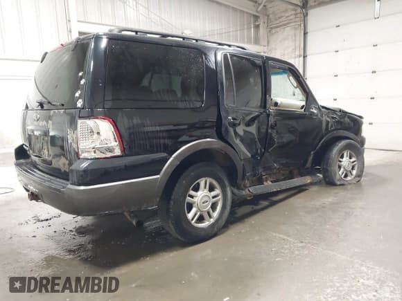 ✅ 2005 Ford Expedition Special Service • VIN: 1FMPU16515LA85217 • Lot: 42238830. Listed on IAAI with 246,831 mi. Free auction sales archive from the USA and detailed vehicle history report at DreamBid. Image 4.