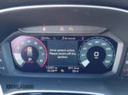 ✅ 2024 Audi Q3 Premium • VIN: WA1AUCF35R1106344 • Lot: 43438422. Wystawiony na IAAI z przebiegiem 12 267 mil. Bezpłatny archiwum sprzedaży aukcyjnych z USA i szczegółowy raport historii pojazdu na DreamBid. Zdjęcie 7.