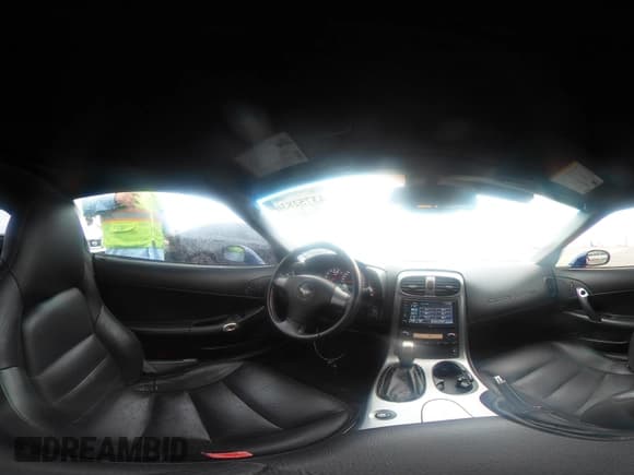 ✅ 2006 Chevrolet Corvette • VIN: 1G1YY26U065101335 • Lot: 43752836. Wystawiony na IAAI z przebiegiem 51 663 mil. Bezpłatny archiwum sprzedaży aukcyjnych z USA i szczegółowy raport historii pojazdu na DreamBid. Zdjęcie 18.