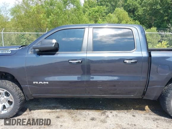 ✅ 2020 Ram 1500 Big Horn • VIN: 1C6SRFFT6LN232040 • Lot: 42856919. Wystawiony na IAAI z przebiegiem 96 504 mil. Bezpłatny archiwum sprzedaży aukcyjnych z USA i szczegółowy raport historii pojazdu na DreamBid. Zdjęcie 15.