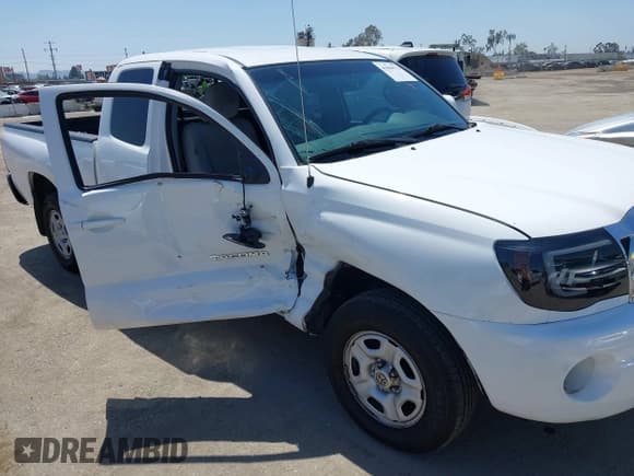 ✅ 2011 Toyota Tacoma • VIN: 5TFTX4CN2BX002852 • Lot: 41984771. Listed on IAAI with 176,448 mi. Free auction sales archive from the USA and detailed vehicle history report at DreamBid. Image 6.