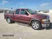 2002 Dodge 1500 z VIN 3D7HA18Z72G208132, wystawiony jako Copart lot #87273125 z przebiegiem 155 201 mil mil oraz Czysty tytuł • Clean title. Historia ofert i sprzedaży dostępna na DreamBid. Obrazek 4.