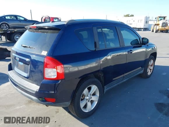✅ 2012 Jeep Compass Latitude • VIN: 1C4NJCEBXCD665659 • Lot: 43720610. Wystawiony na IAAI z przebiegiem 240 624 mil. Bezpłatny archiwum sprzedaży aukcyjnych z USA i szczegółowy raport historii pojazdu na DreamBid. Zdjęcie 4.