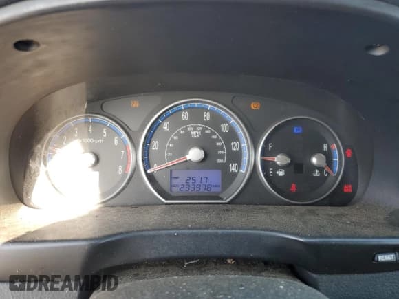 ✅ 2008 Hyundai Santa Fe GLS • VIN: 5NMSG13D08H181850 • Lot: 84327844. Listed on Copart with 233,978 mi. Free auction sales archive from the USA and detailed vehicle history report at DreamBid. Image 9.