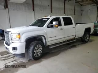 ✅ 2015 GMC Sierra 3500HD Denali • VIN: 1GT424E88FF638262 • Lot: 90049535. Wystawiony na Copart z przebiegiem 256 752 mil. Bezpłatny archiwum sprzedaży aukcyjnych z USA i szczegółowy raport historii pojazdu na DreamBid. Zdjęcie 1.