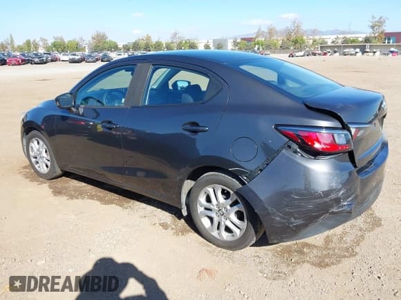 ✅ 2017 Toyota Yaris • VIN: 3MYDLBYV5HY168157 • Lot: 43491235. Wystawiony na IAAI z przebiegiem 103 284 mil. Bezpłatny archiwum sprzedaży aukcyjnych z USA i szczegółowy raport historii pojazdu na DreamBid. Zdjęcie 3.