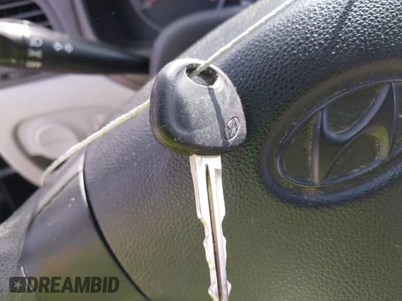 ✅ 2010 Hyundai Accent GLS • VIN: KMHCN4AC9AU483041 • Лот: 42083681. Опубликован ранее на IAAI с пробегом 205 958 миль. Бесплатный доступ к архиву аукционных продаж из США и подробный отчёт об истории автомобиля на DreamBid. Изображение 11.