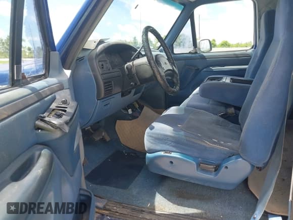 ✅ 1997 Ford F-250 • VIN: 1FTHW25F3VEC11651 • Lot: 42608096. Wystawiony na IAAI z przebiegiem Nie podano. Bezpłatny archiwum sprzedaży aukcyjnych z USA i szczegółowy raport historii pojazdu na DreamBid. Zdjęcie 5.