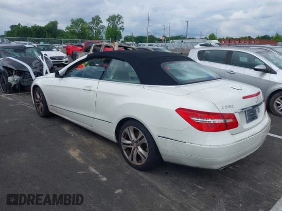 ✅ 2011 Mercedes-Benz E 350 • VIN: WDDKK5GF9BF051948 • Лот: 42334682. Опубликован ранее на IAAI с пробегом 191 743 миль. Бесплатный доступ к архиву аукционных продаж из США и подробный отчёт об истории автомобиля на DreamBid. Изображение 3.