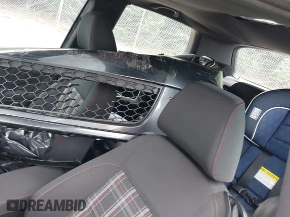 ✅ 2010 Volkswagen Golf GTI • VIN: WVWEV7AJ3AW030227 • Lot: 42717365. Listed on IAAI with 119,899 mi. Free auction sales archive from the USA and detailed vehicle history report at DreamBid. Image 8.