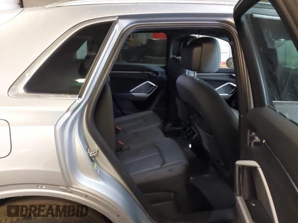 ✅ 2019 Audi Q3 Premium • VIN: WA1AECF33K1077204 • Lot: 41538374. Listed on IAAI with 101,264 mi. Free auction sales archive from the USA and detailed vehicle history report at DreamBid. Image 8.