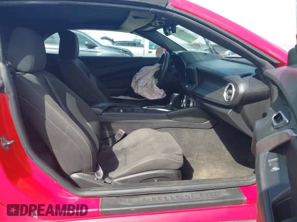 2017 Chevrolet Camaro 1SS с VIN 1G1FF3D76H0182390, выставлен на аукционе IAAI как лот 41824313 с пробегом 81 965 миль миль и . История ставок и продаж доступна на DreamBid. Изображение 5.