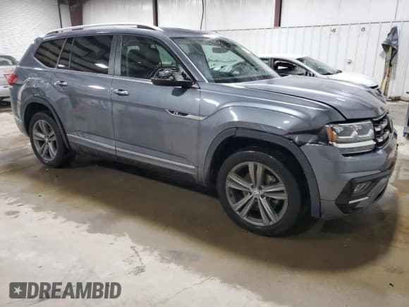 ✅ 2018 Volkswagen Atlas SE • VIN: 1V2PR2CA5JC576556 • Lot: 86098195. Wystawiony na Copart z przebiegiem 89 037 mil. Bezpłatny archiwum sprzedaży aukcyjnych z USA i szczegółowy raport historii pojazdu na DreamBid. Zdjęcie 4.