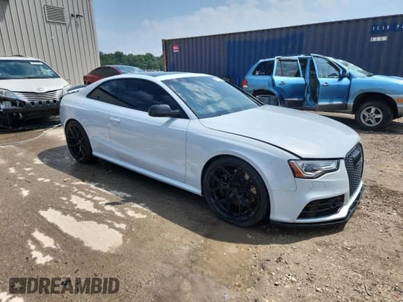 ✅ 2015 Audi RS 5 • VIN: WUAC6AFR3FA900081 • Lot: 63655355. Listed on Copart with 83,086 mi. Free auction sales archive from the USA and detailed vehicle history report at DreamBid. Image 4.