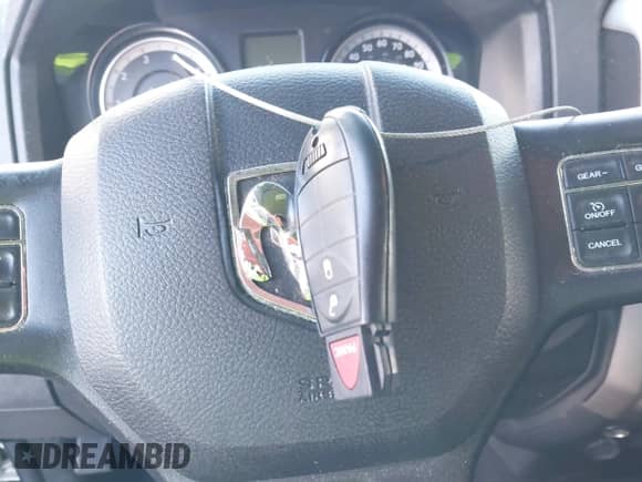 2017 Ram 1500 SLT z VIN 1C6RR6GG4HS676025, wystawiony jako IAAI lot #43585212 z przebiegiem 95 645 mil mil oraz . Historia ofert i sprzedaży dostępna na DreamBid. Obrazek 11.