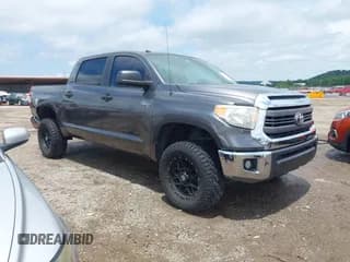 ✅ 2016 Toyota Tundra SR5 • VIN: 5TFDW5F13GX499195 • Lot: 42462431. Wystawiony na IAAI z przebiegiem 105 647 mil. Bezpłatny archiwum sprzedaży aukcyjnych z USA i szczegółowy raport historii pojazdu na DreamBid. Zdjęcie 1.