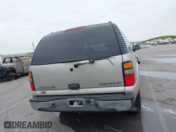 ✅ 2005 Chevrolet Suburban Z71 • VIN: 3GNFK16Z85G175820 • Lot: 43075693. Wystawiony na IAAI z przebiegiem 264 040 mil. Bezpłatny archiwum sprzedaży aukcyjnych z USA i szczegółowy raport historii pojazdu na DreamBid. Zdjęcie 17.