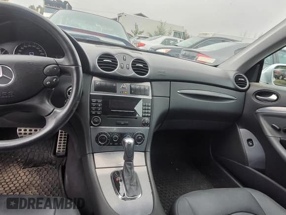 ✅ 2005 Mercedes-Benz CLK 320 • VIN: WDBTJ65J45F165826 • Лот: 83839365. Опубликован ранее на Copart с пробегом 114 594 миль. Бесплатный доступ к архиву аукционных продаж из США и подробный отчёт об истории автомобиля на DreamBid. Изображение 9.