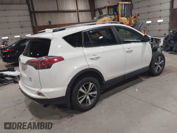 ✅ 2018 Toyota RAV4 XLE • VIN: JTMRFREV3JJ219691 • Лот: 43612972. Опубликован ранее на IAAI с пробегом 94 682 миль. Бесплатный доступ к архиву аукционных продаж из США и подробный отчёт об истории автомобиля на DreamBid. Изображение 4.